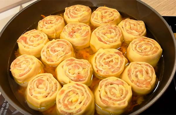 Мясной рулет из простых продуктов - рецепт