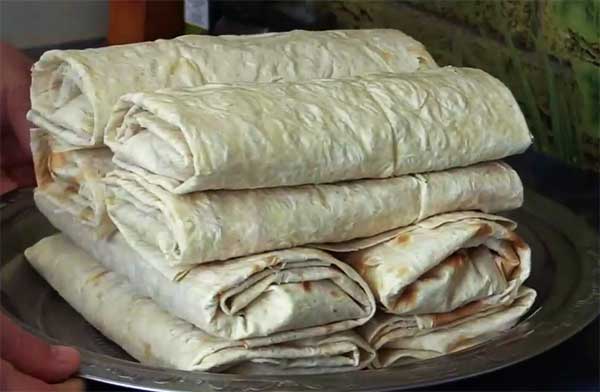 Шаурма с соусом