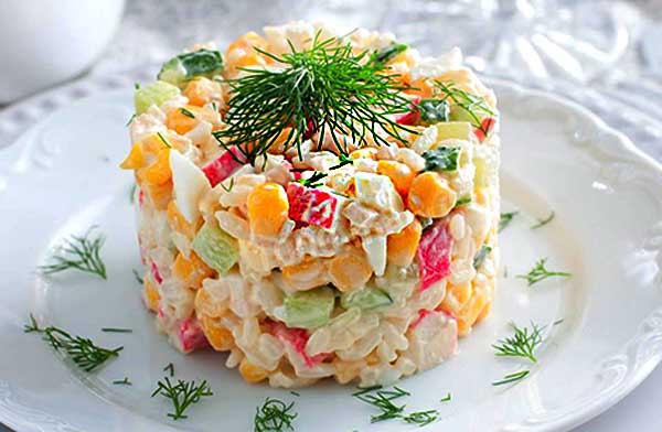 Крабовый салат (классический рецепт приготовления)