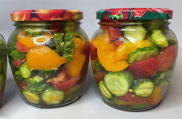 Заготовка помидоров с огурцами по-корейски