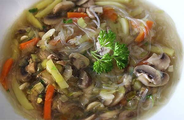 Суп с грибами и фунчозой