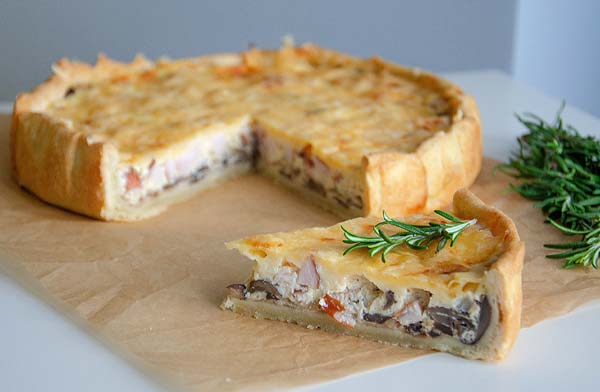 Киш лорен с курицей и грибами