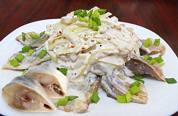 Селедка в кефире с горчицей (маринованная селедка)