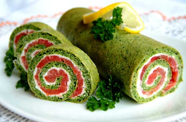 Нежный бисквит с сырной начинкой и красной рыбой
