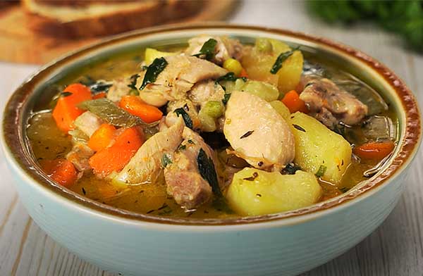 Курица тушеная с картофелем и овощами