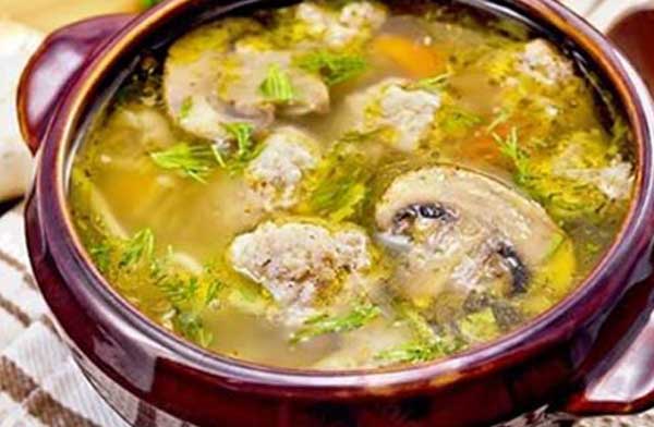 Суп с фрикадельками и шампиньонами